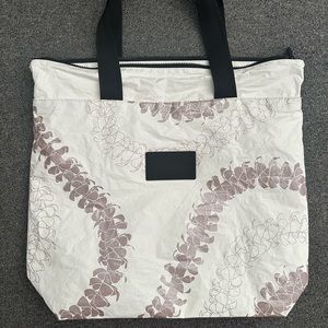 Aloha Collection Day Tripper Tote Puakinikini